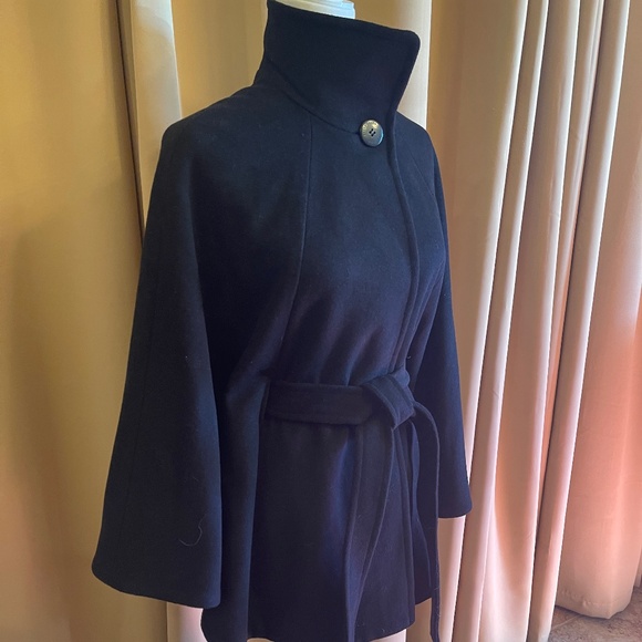 NEW! Ellen Tracy Black Belted Cape Coat Size Small - Picture 2 of 12